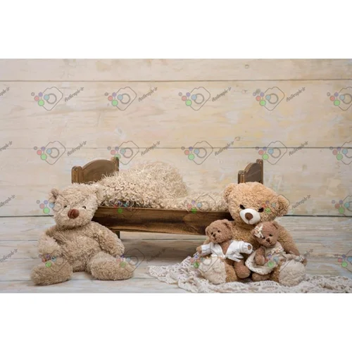 بک دراپ نوزاد تخت خواب چوبی و خرس عروسکی-کد 5612