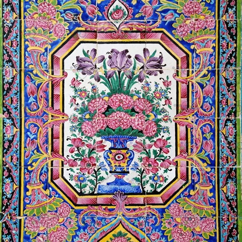 تصویر با کیفیت نمایی از کاشیکار بسیار زیبای مسجد نصیرالملک(مسجد صورتی) -کد 30083